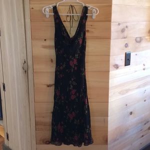 Esperanto dress size 4 💯 % silk form flattering